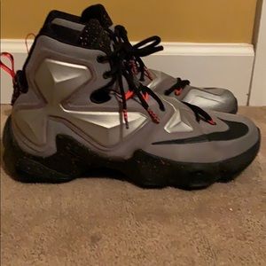 Lebron 13 size 11.5/11 READ DESCRIPTION
